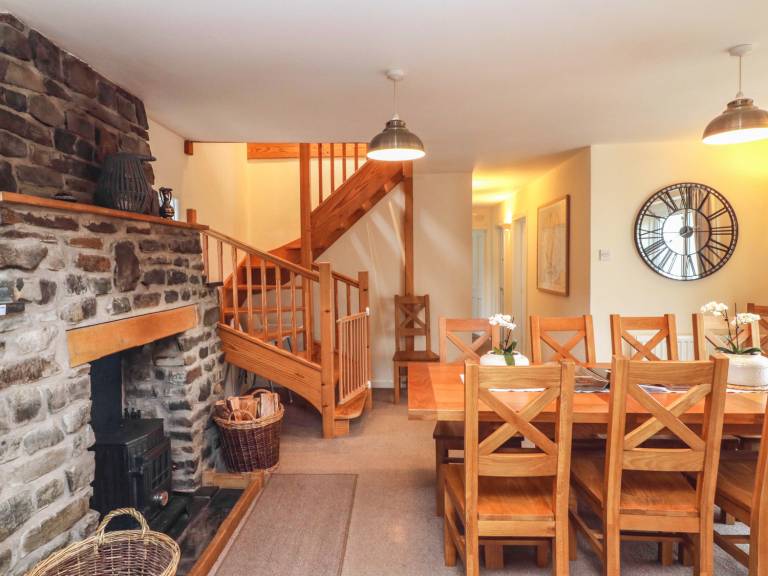 Family-oriented cottage with sauna, terrace & jacuzzi | Beach view | Pets allowed — photo 4