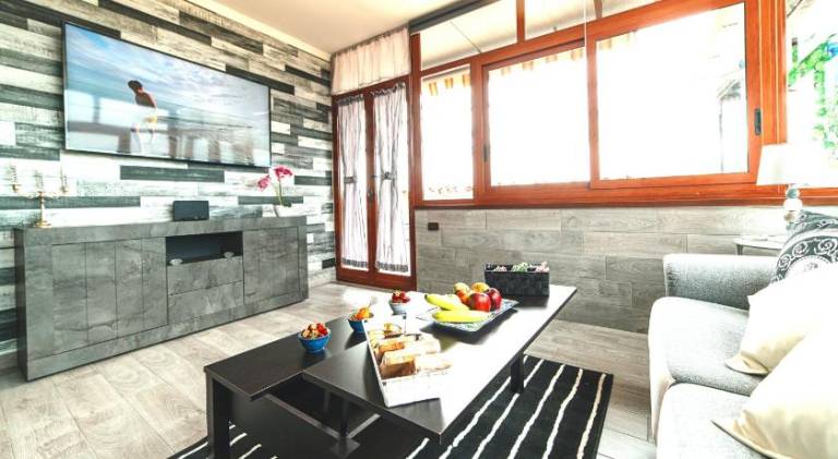 Vacation home with barbeque, private pool & terrace | Next to Naples Cathedral | Perfect for remote work — photo 2