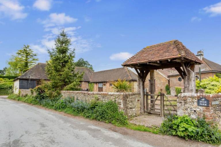 House Henfield