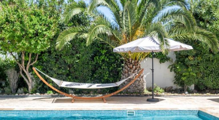 Rental apartment with yard, pool & terrace in Marbella