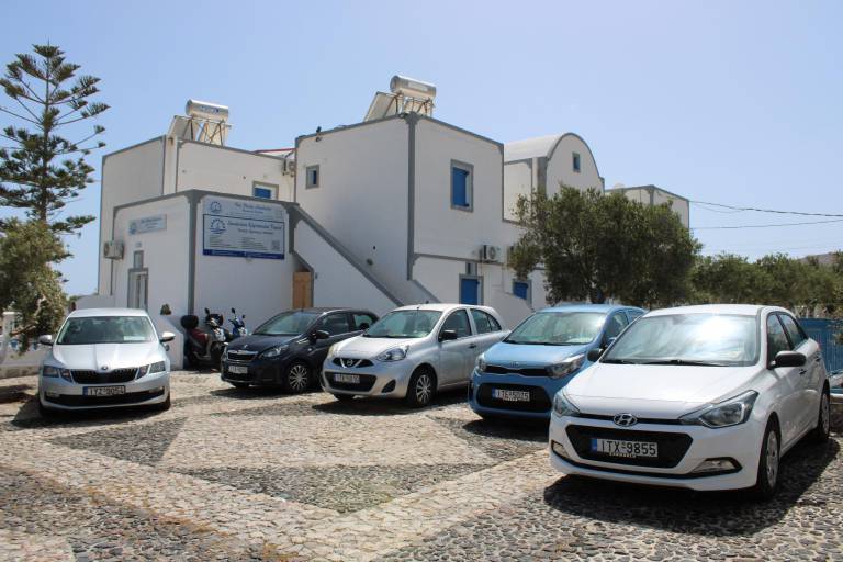 The Three Anchors Rooms in Santorini