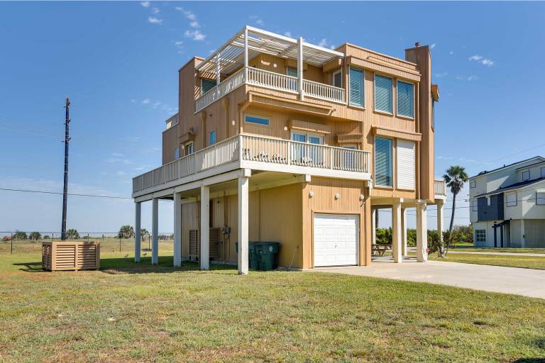 Walk to Ocean! Family & Pet-Friendly Galveston Gem — photo 2