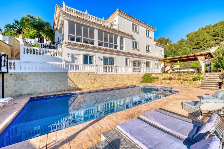Villa with barbecue, terrace & private pool — photo 3