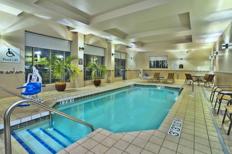 Holiday Inn & Suites Green Bay Stadium by IHG — photo 4