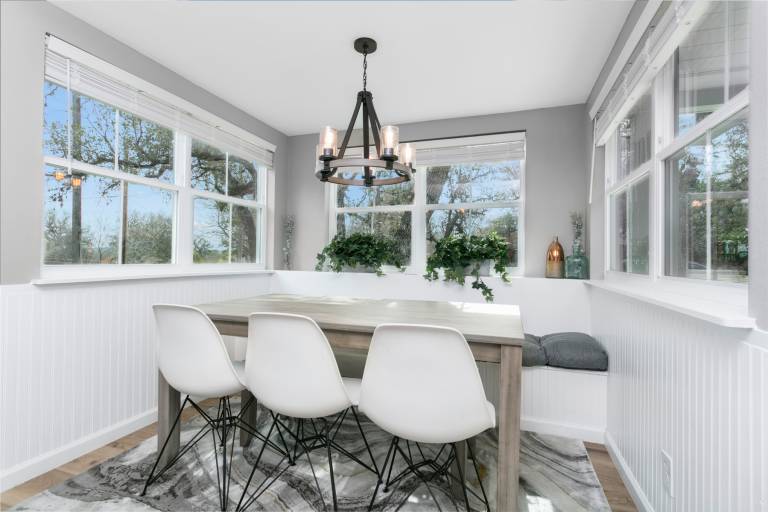 Bent Oaks Sleeps 10 Hot Tub, Full Kitchen, Access to Community Pool — photo 4