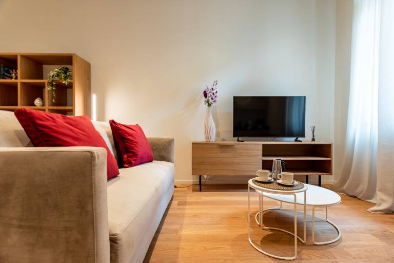 Rental apartment | Next to Juliet | City view | Perfect for remote work — photo 2