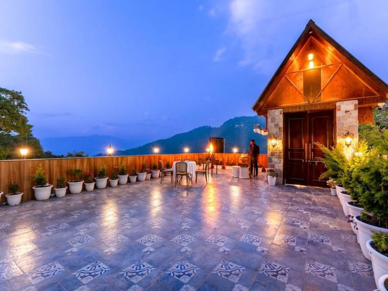 Shukrana Artistic 4BHK Luxury Retreat Mall Road — photo 4