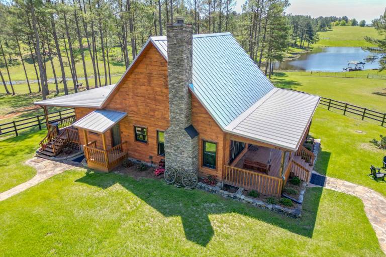 Spacious Alabama Retreat - Deck, Grill & Fire Pit! — photo 2