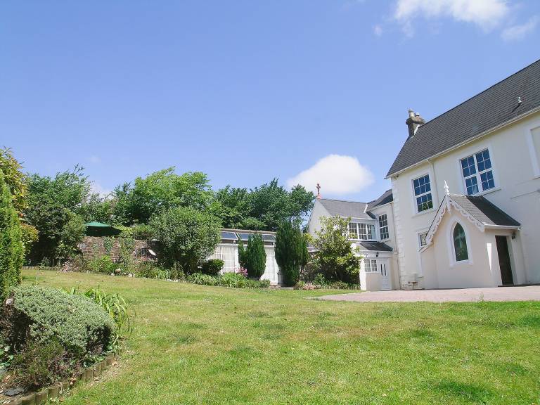 Cottage with hot tub, grill & garden | River view — photo 3