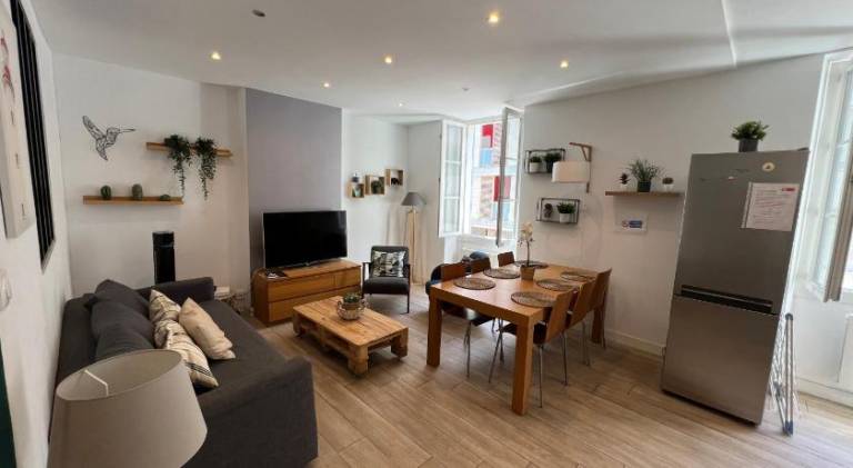 Apartment | Near Marseille Cathedral | Good for workation — photo 2