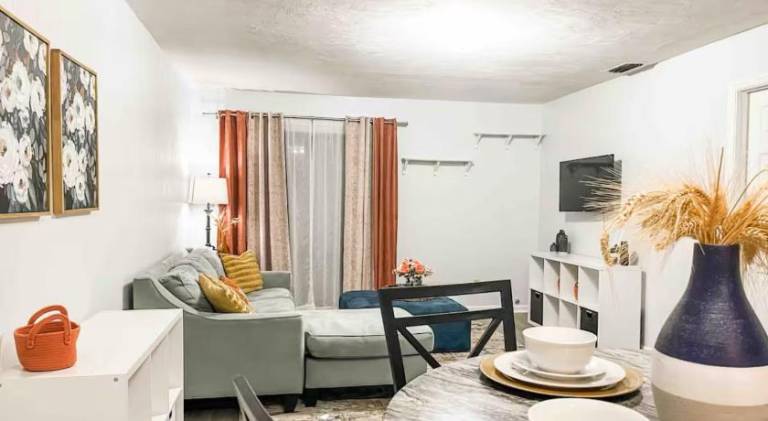 House with 2 rooms for 6 persons in Tallahassee, FL