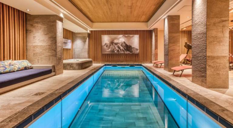 Nice chalet with jacuzzi & pool | Pets allowed — photo 3