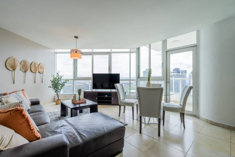 w Fantastic 2BR with Balcony in Costa del Este