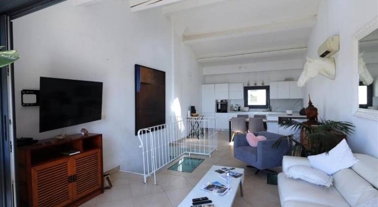 Rental apartment with patio — photo 2