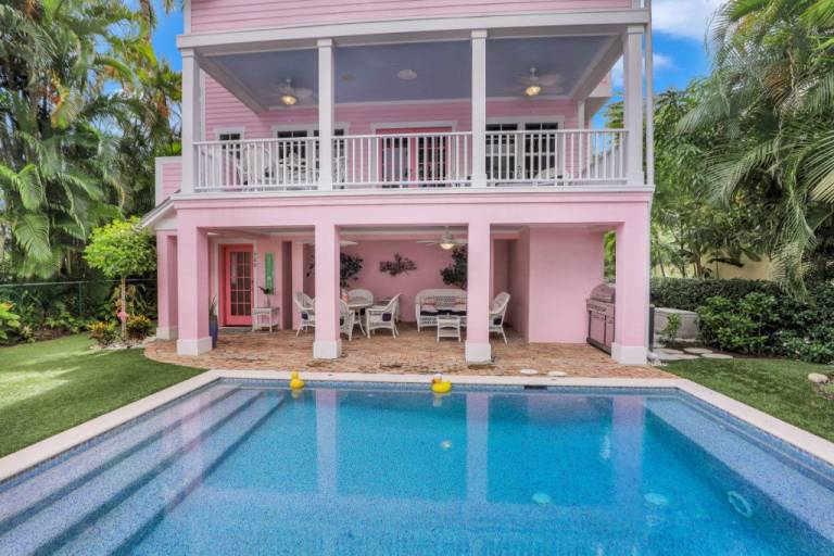 Vacation home with private pool | Pets allowed — photo 4