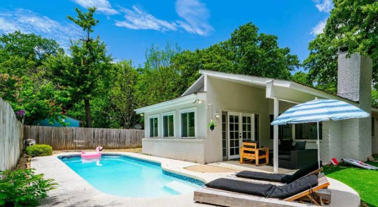 House with pool | Dogs allowed in Bedford, TX