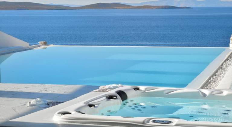 Villa with pool & hot tub in Mykonos