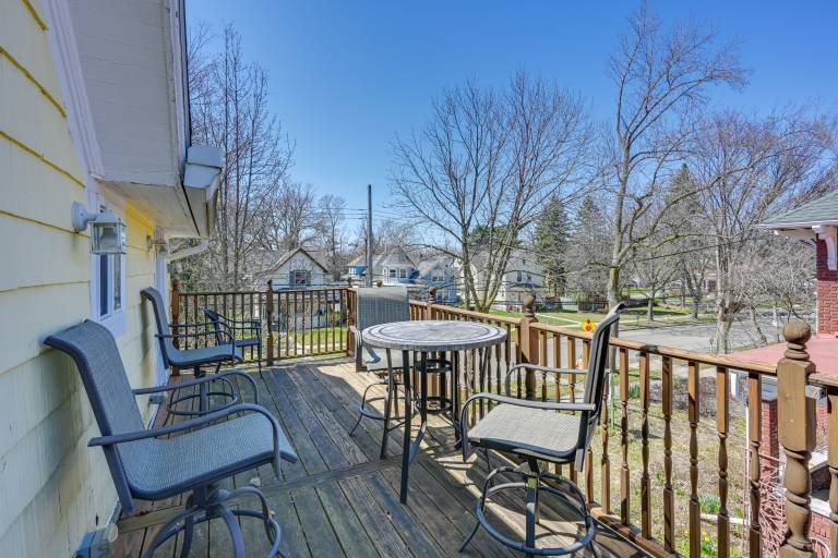 1 Mi to Old Town Lansing Home w Furnished Deck