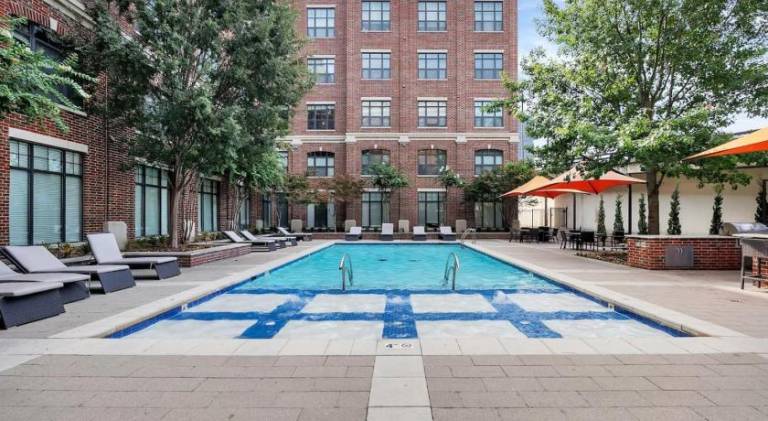 Apartment with pool — photo 4