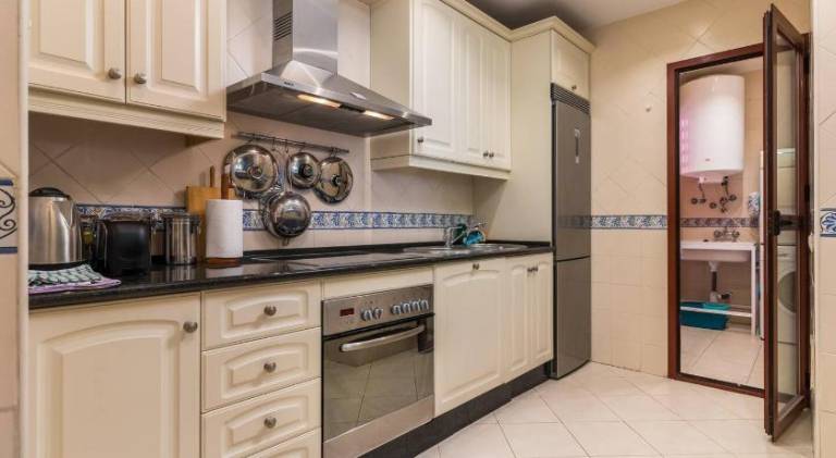 Beachfront, 3Pools, King Bed, Free GymParking — photo 4