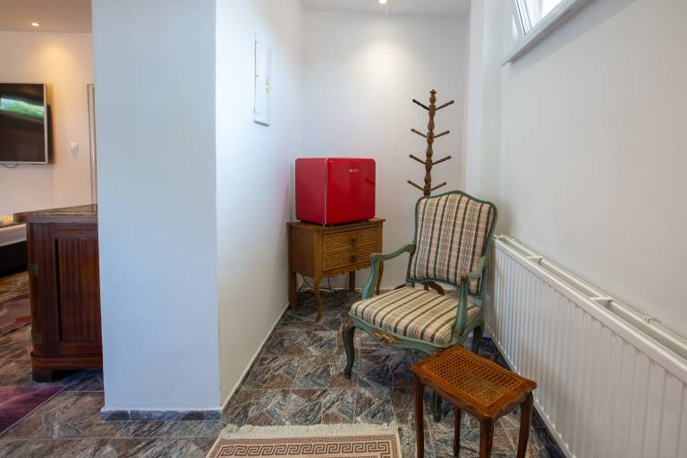 Family-oriented wonderful apartment with terrace & yard | Dogs allowed — photo 4