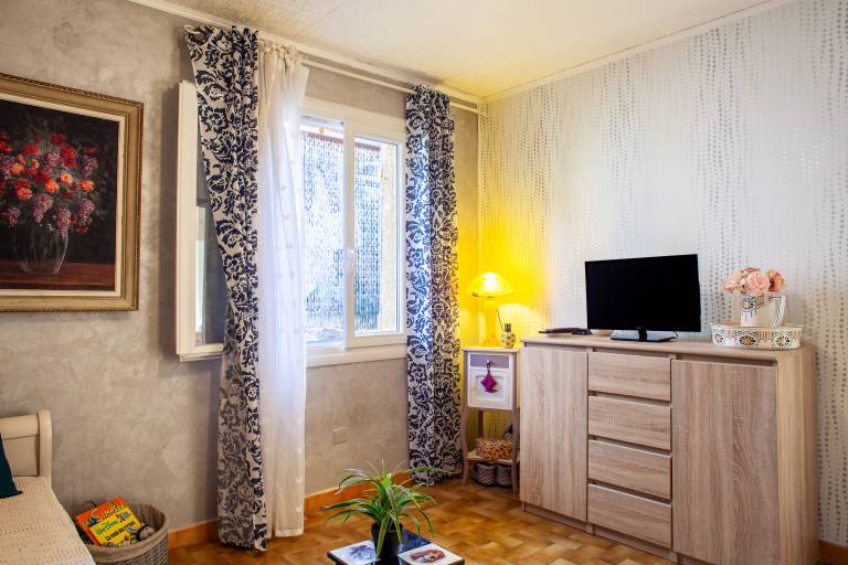 Children-friendly beautiful vacation home with yard, terrace & fast internet | Mountain view | Suitable for remote work | Pets allowed — photo 4