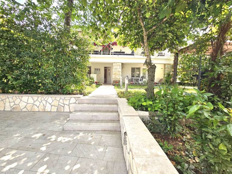 Apartment with terrace & grill — photo 2