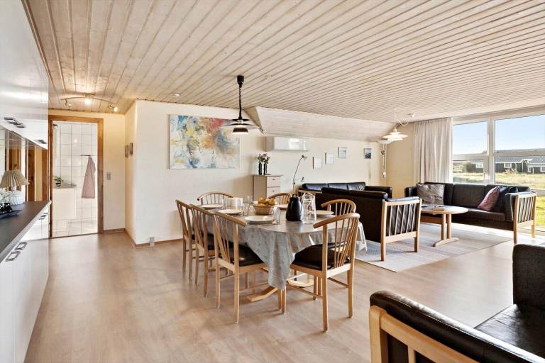 House with barbecue, terrace & jacuzzi — photo 3