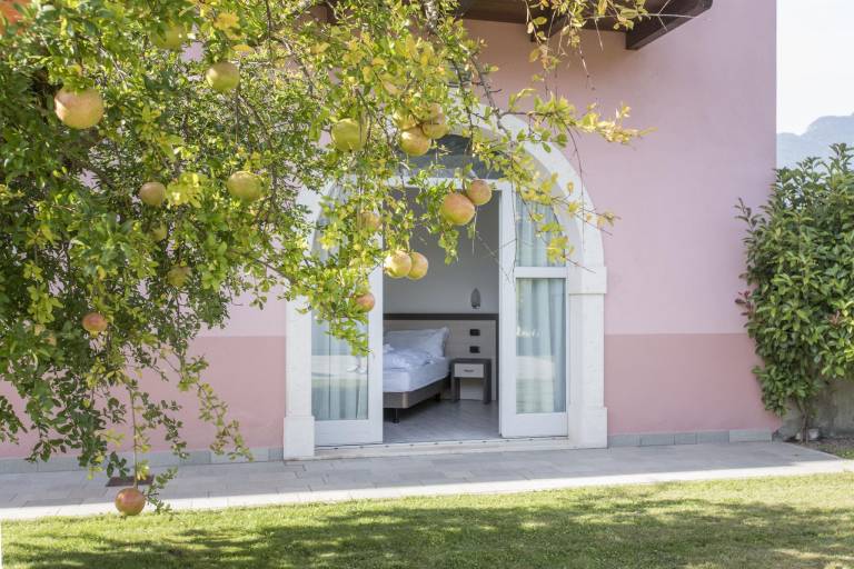 Serviced apartment with hot tub, garden & pool | Dogs allowed in Arco