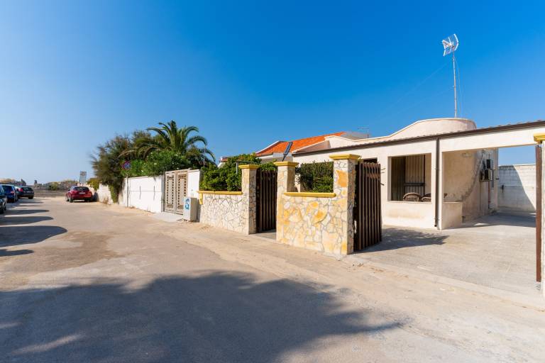 Villa 'Letizia Baia Del Sol' with Private Terrace and Air Conditioning in Porto Cesareo
