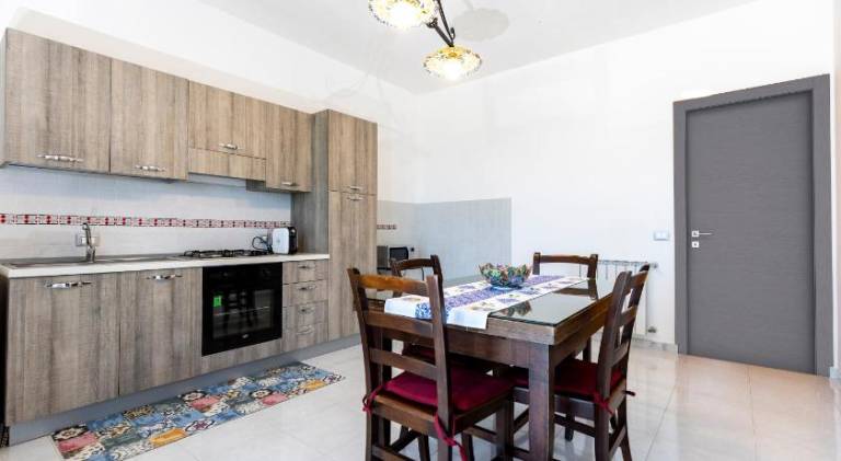 Rental apartment with terrace, BBQ & garden — photo 5