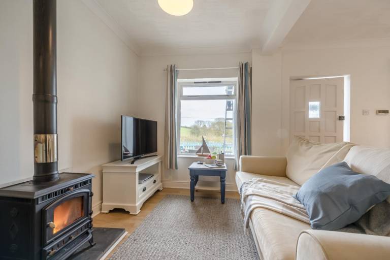 Cottage with 2 rooms for 4 persons in Swansea