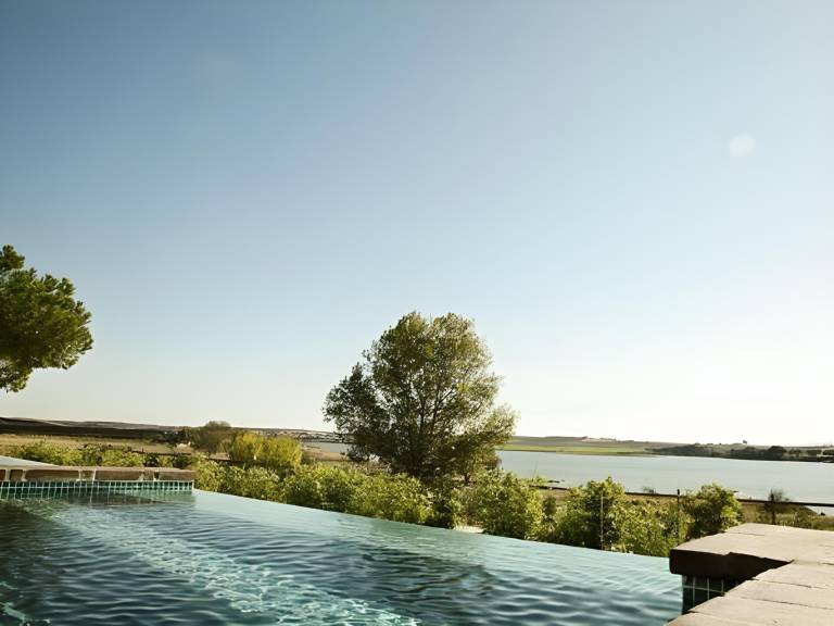 Vacation home with patio, yard & barbecue | Pets are welcome — photo 2