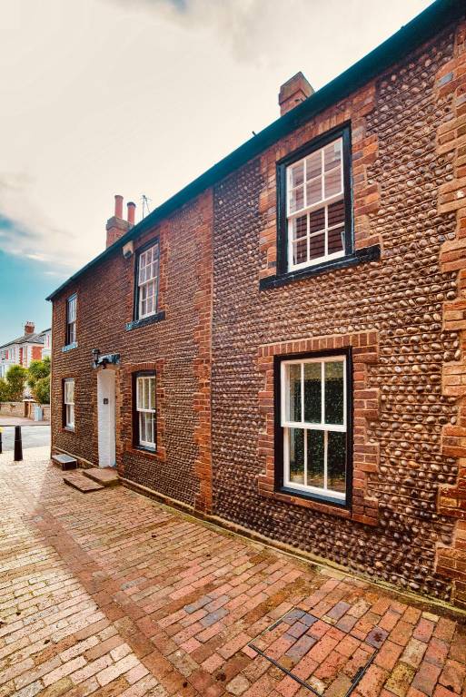 Cozy old Cottage nr sea now booking Autumn/Winter in Eastbourne