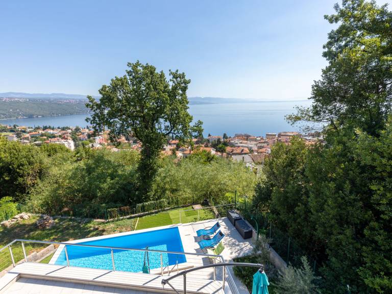 Vacation home with terrace, grill & private pool | Sea view — photo 4