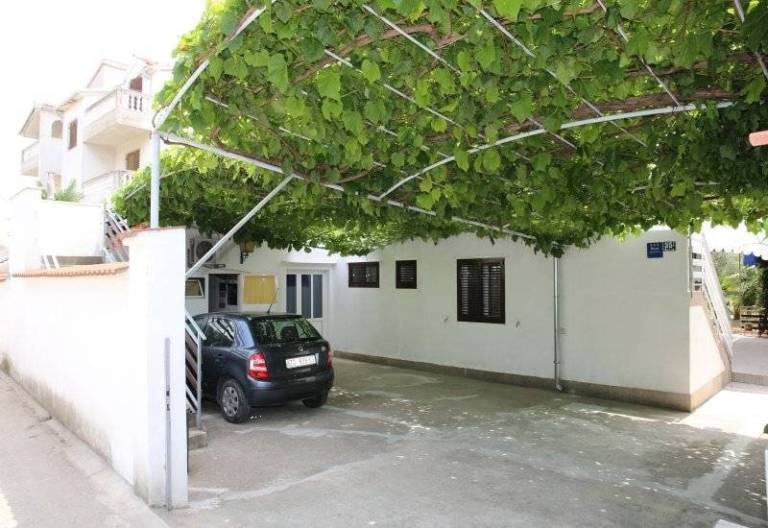 Wonderful rental apartment with garden, grill & patio | Close to the beach | Dogs allowed — photo 3