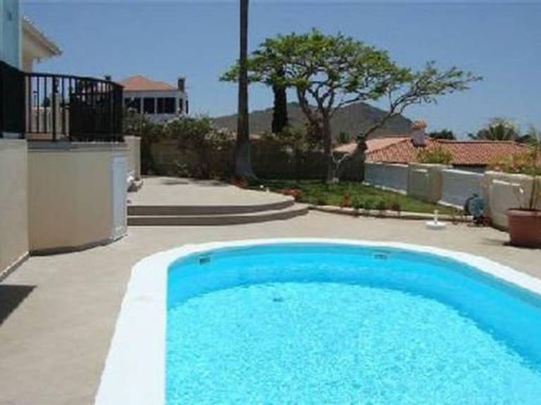 Vacation home with barbecue, private pool & patio — photo 3