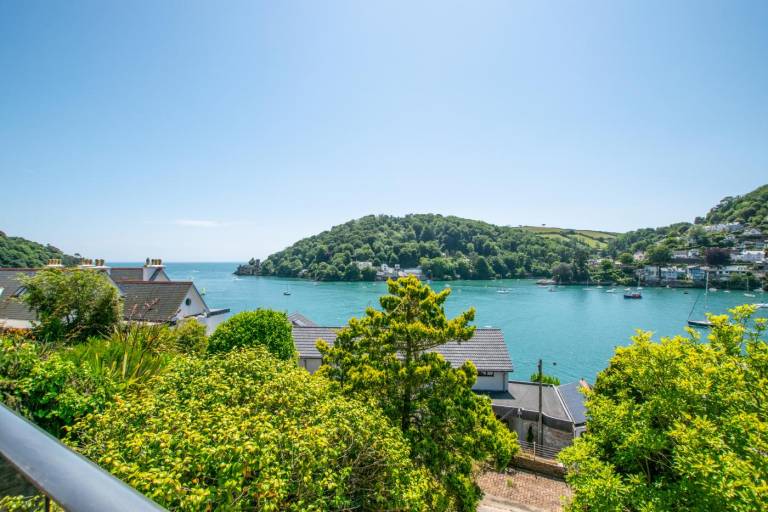 Apartment with garden & BBQ | Water view in Dartmouth