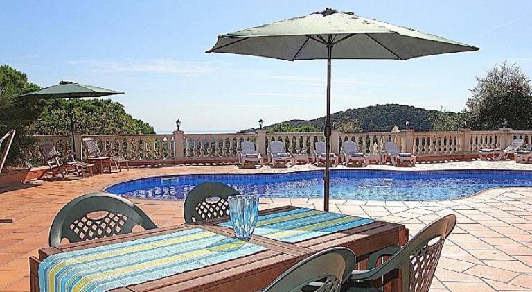 Villa with pool & jacuzzi in Lloret de Mar