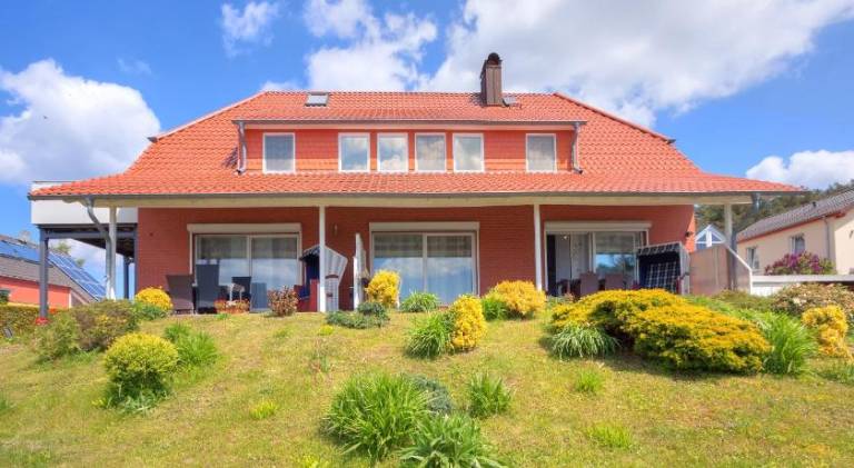 Holiday apartment with barbeque, yard & patio — photo 4