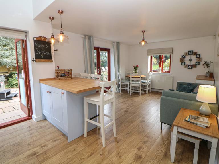 Family-oriented wonderful cottage with grill, hot tub & garden | Pets allowed — photo 5