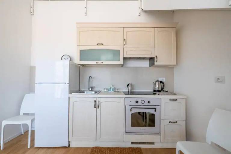 Family-friendly rental apartment with patio | Water view | Next to the beach | Pets are welcome — photo 4