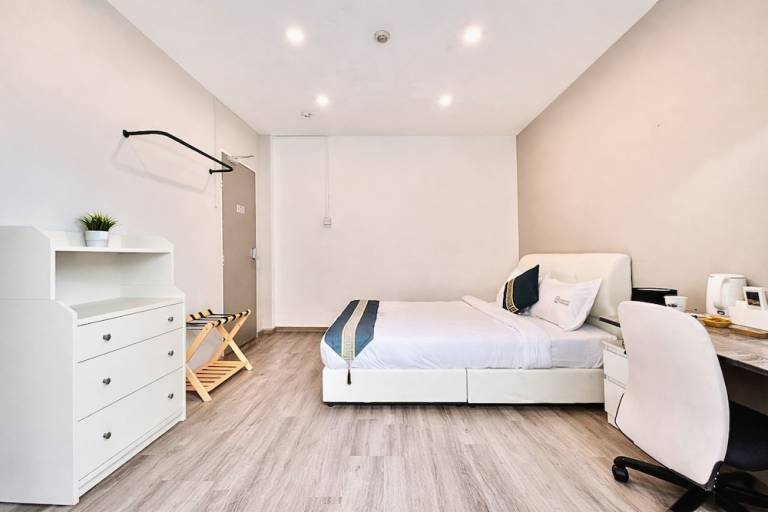 Wonderful rental with BBQ & yard