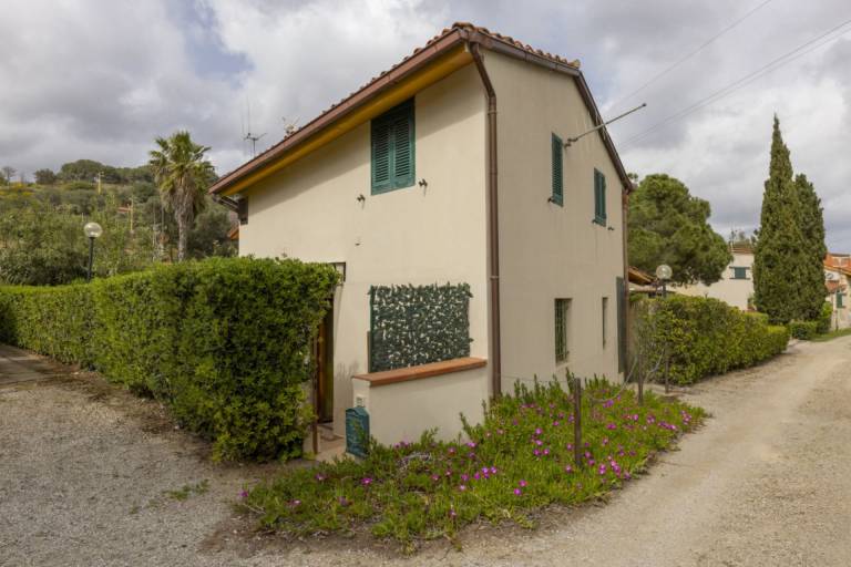 Holiday apartment with 2 rooms for 4 persons in Capoliveri