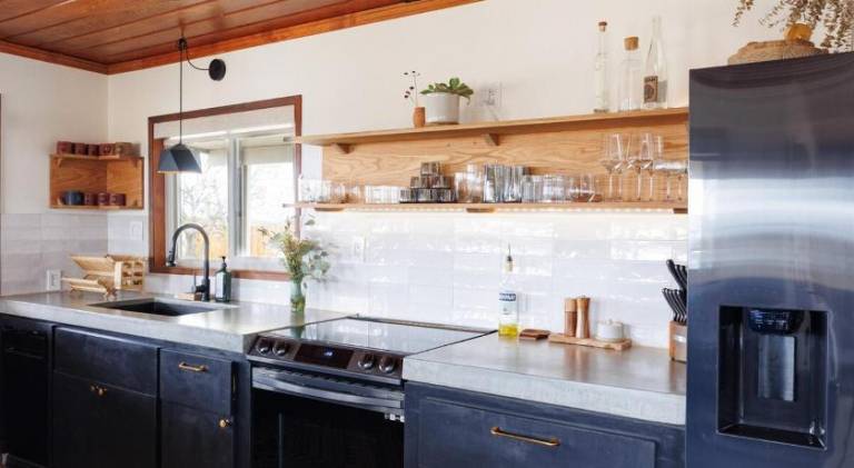 Vacation home with pool | Pet-friendly — photo 3