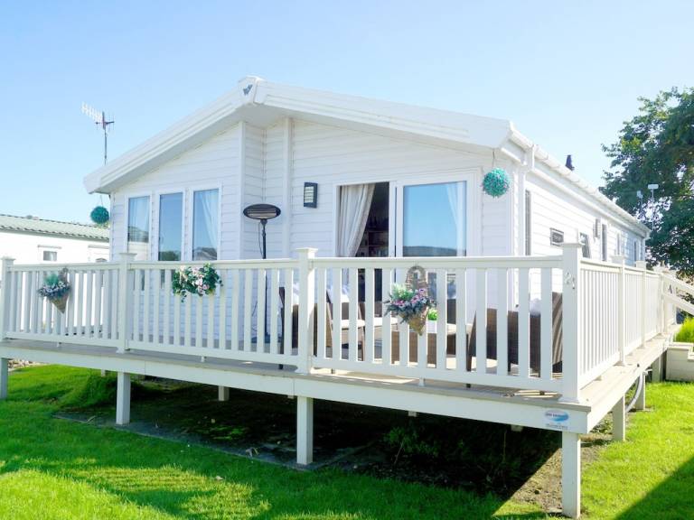Cottage Cayton Bay