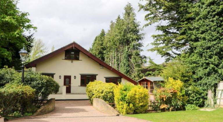 Vacation home with 6 rooms for 13 persons in Windsor