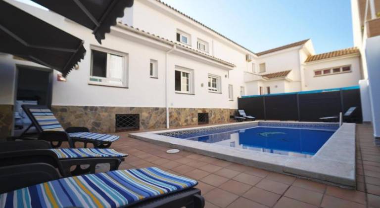 Villa with pool | Next to the beach | Pets are welcome — photo 4
