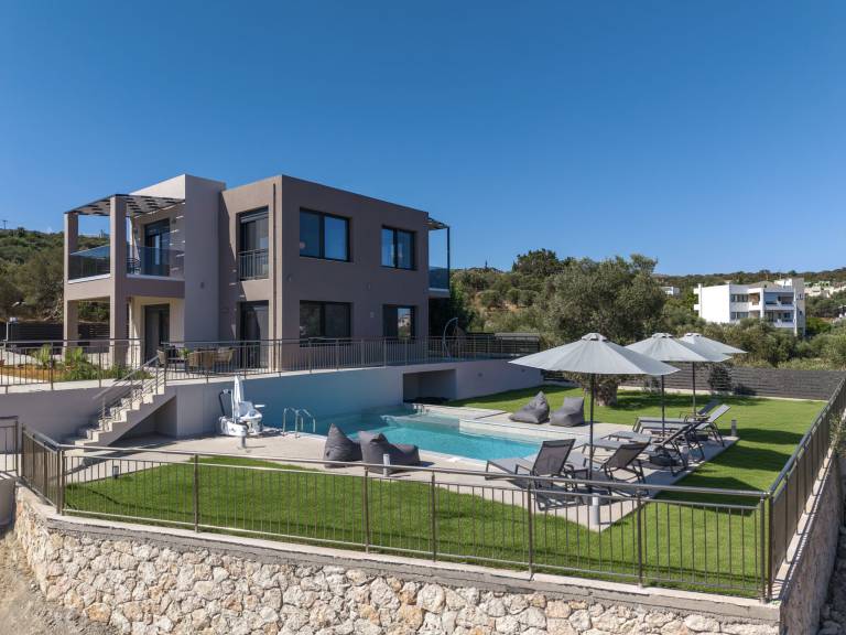 Villa with barbecue, terrace & private pool in Rethymno