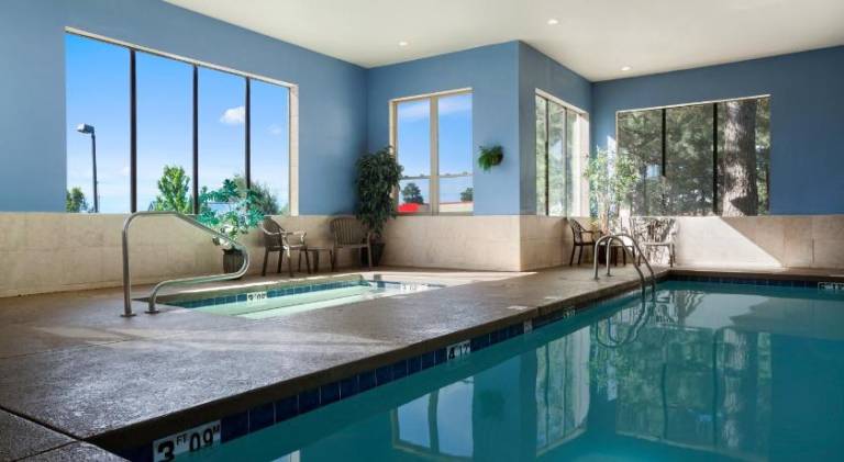 Days Inn & Suites by Wyndham East Flagstaff — photo 2